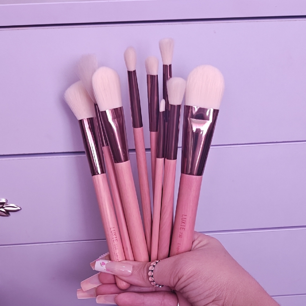 NWOT 9 piece Luxie Brush Set